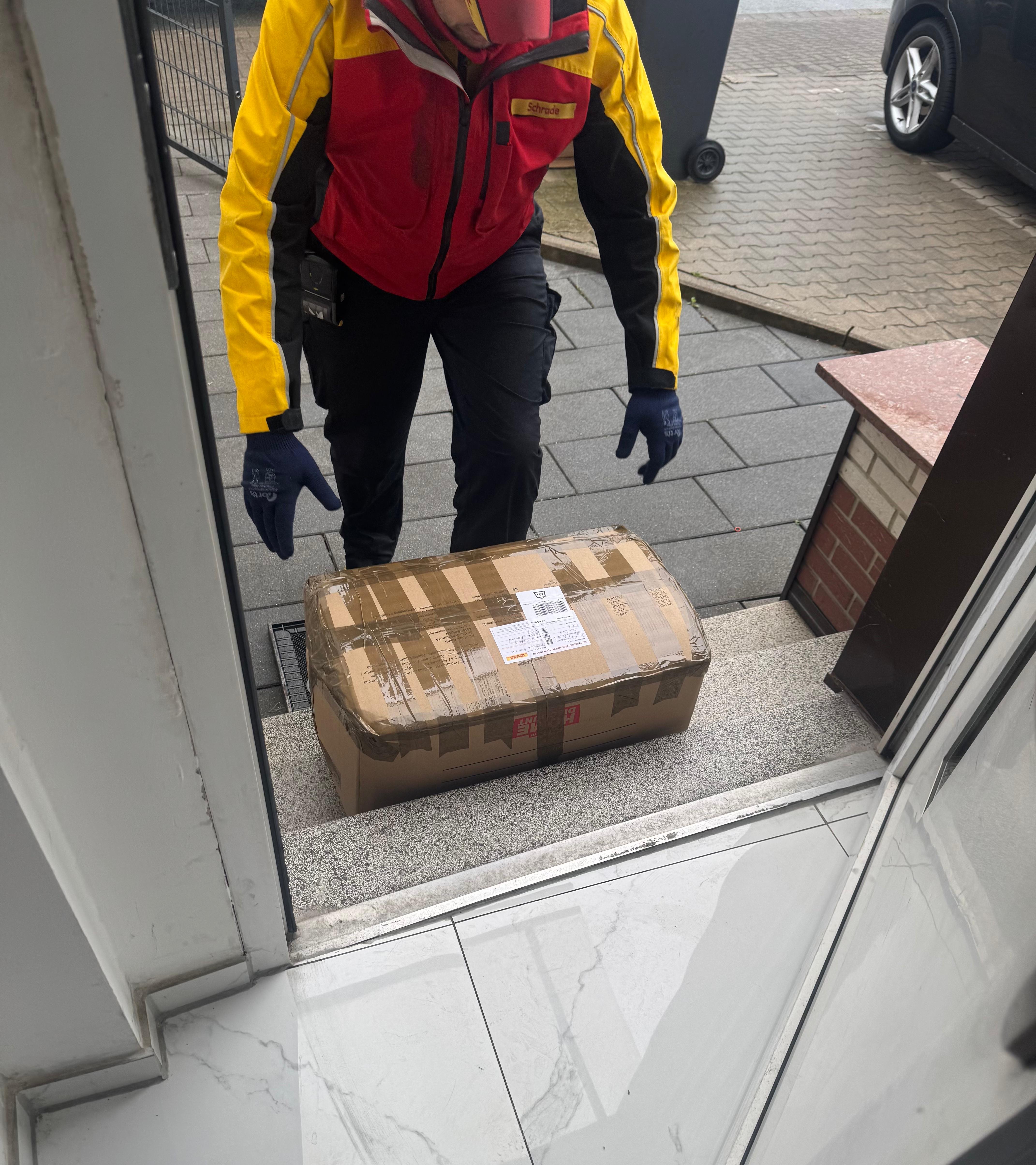 MO Logistics package shipped from Lagos Nigeria delivered to Berlin Germany